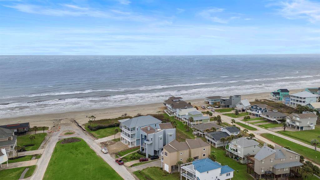 Just steps to the beach with a culdesac and community green space in the center.