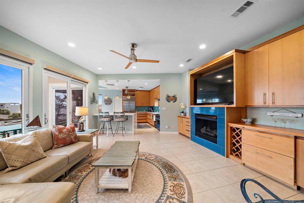 To the right of the wine rack are the 2 Subzero refrigerated drawers...perfect for all your bar beverages!