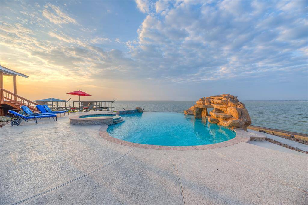 Gorgeous, resort-style infinity edge pool with a 2 million dollar view!