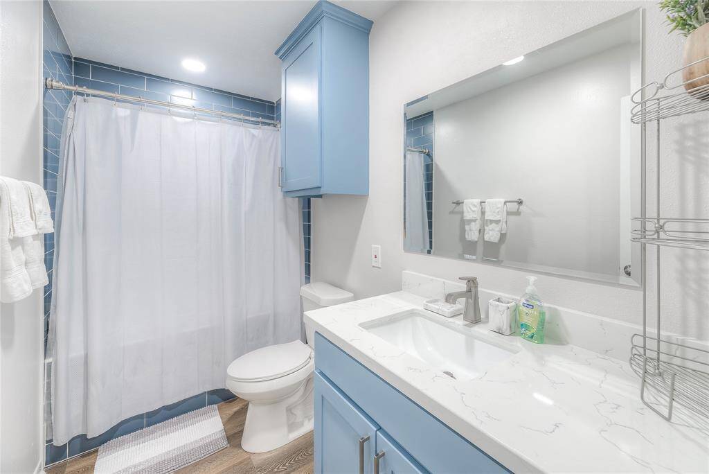 2nd floor bath boasts a nice, deep soaking tub