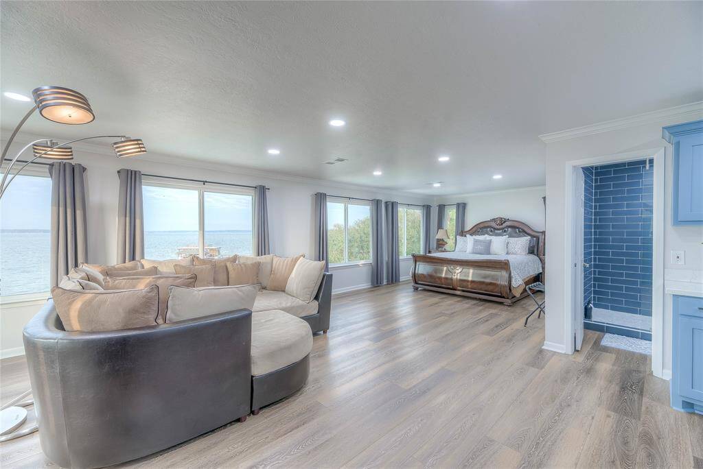 3rd floor "penthouse suite" has it's own living area and a private en-suite bathroom, and walk-in closet.