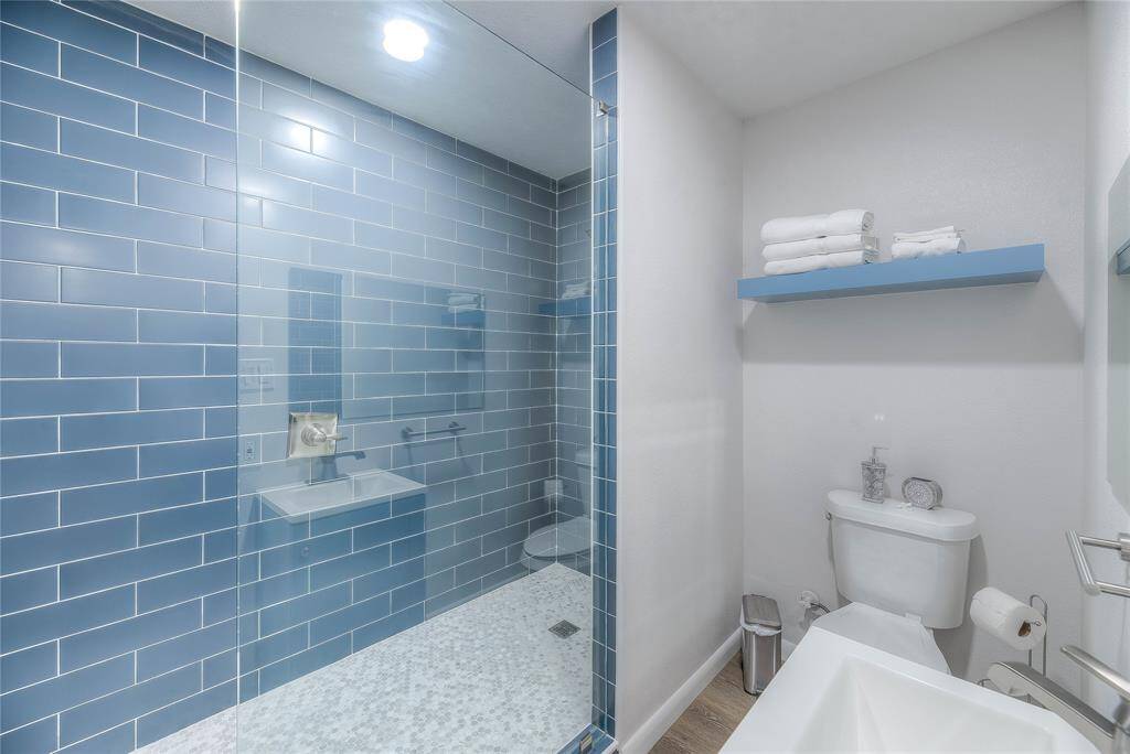 Large, fully tiled shower in the en-suite bath of the 3rd floor suite.