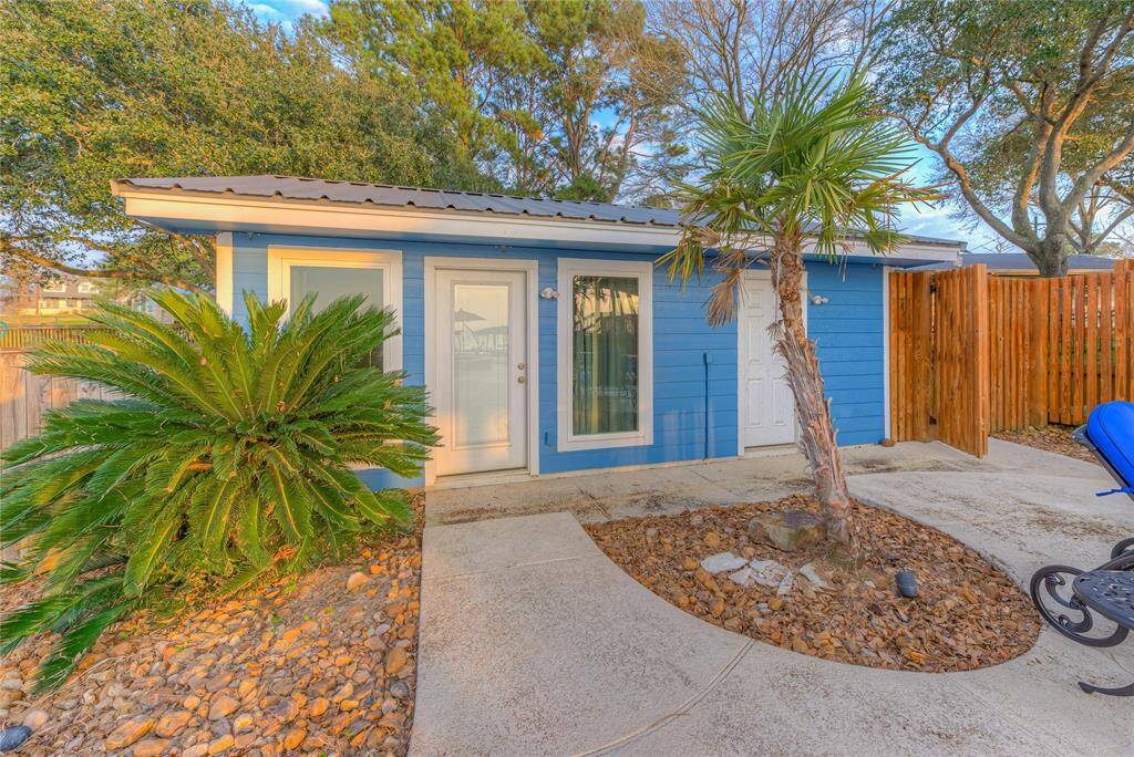 Pool house/guest house with a full bathroom and beautiful lake view from every window!  Upgrades & remodel include metal roof, new cement board siding, new windows, new flooring and new interior & exterior paint.