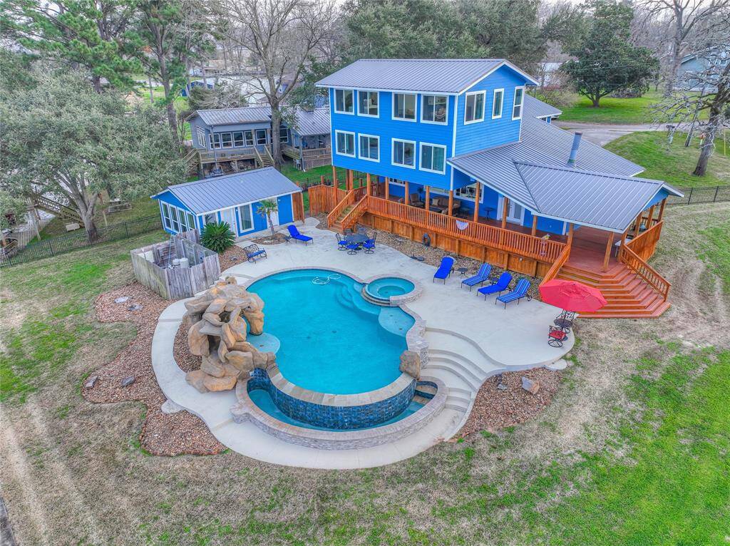 One of the most beautiful back yard views on the lake.