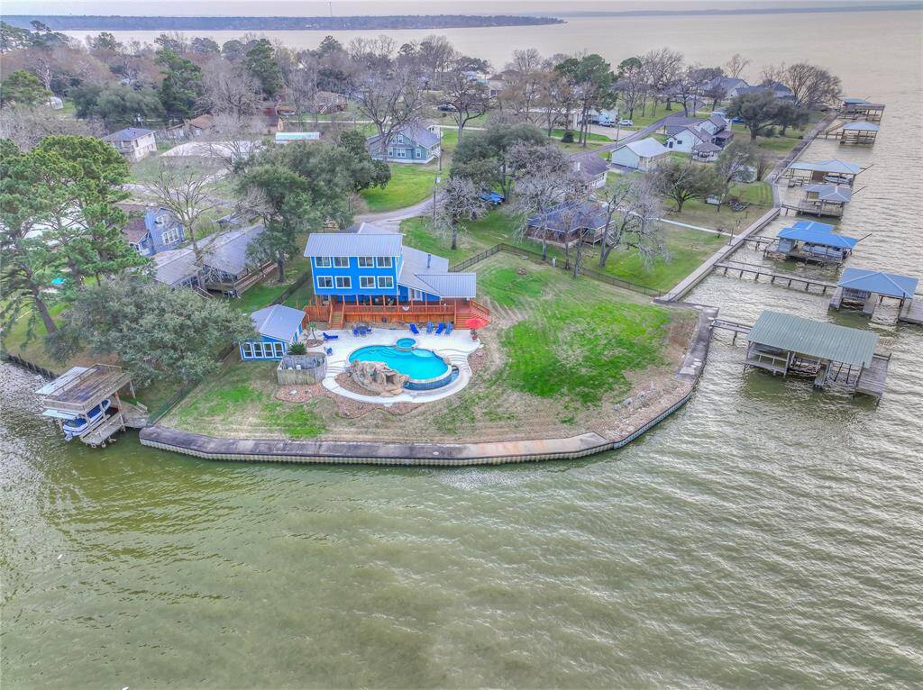 Extra large builders lot right on the end of the beautiful "sought after Indian Hill peninsula."