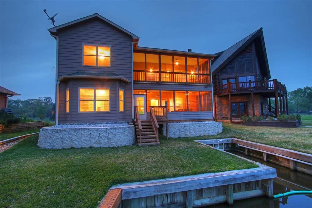 49 Cypress Bend Dr on Lake Conroe