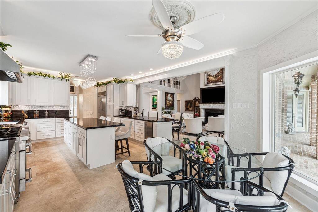 BREAKFAST ROOM