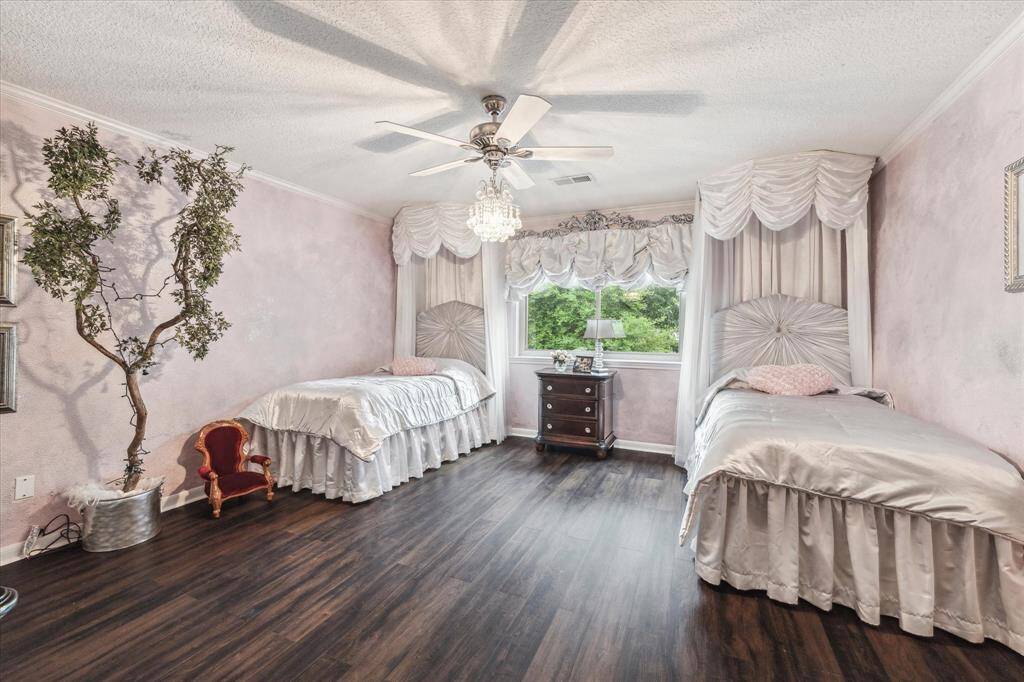 SECONDARY BEDROOM- Ideal for any princess