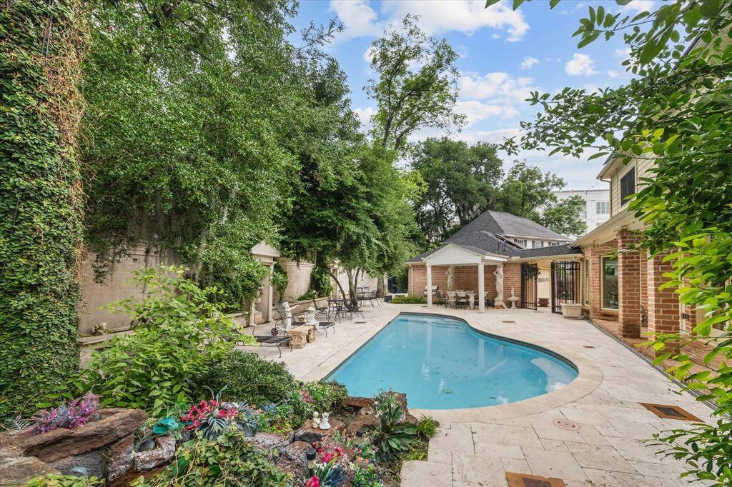 POOL- Backyard oasis