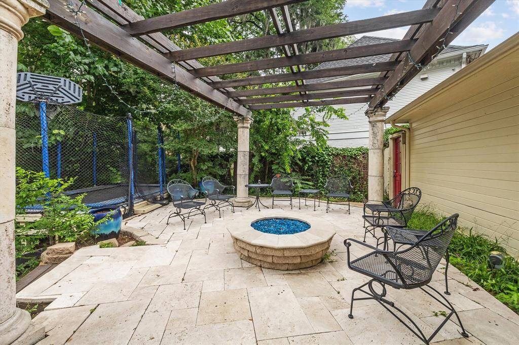 BACKYARD- gas fire pit and built in trampoline