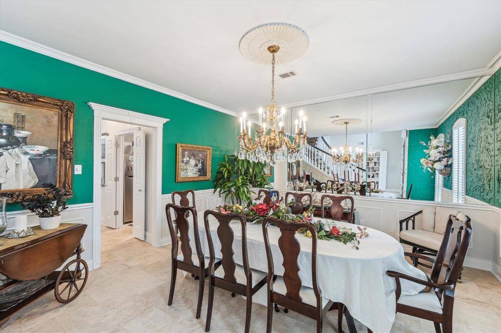 FORMAL DINING