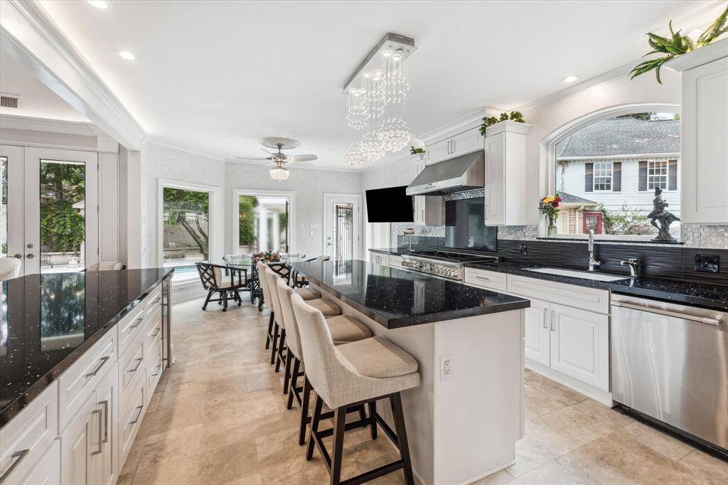 KITCHEN- Ample workspace and great flow.