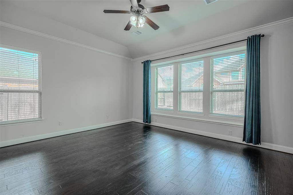 Light and spacious primary