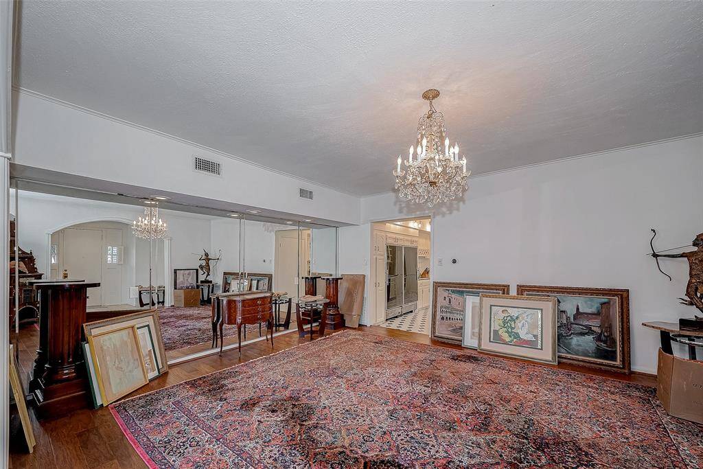 Large dining room has a wall of mirrors.