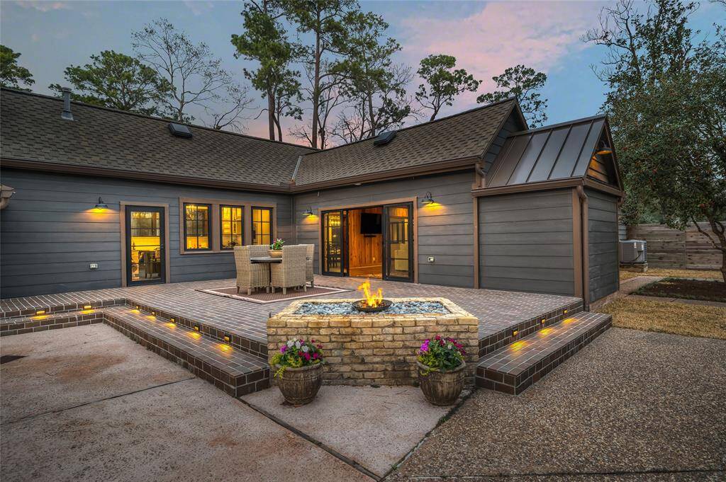 Gorgeous deck lighting and a spot perfect for a firepit...(gasline is installed)