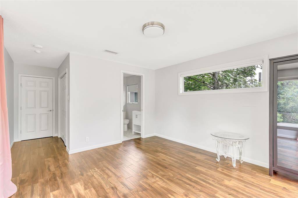 Secondary bedroom with a full bath. This could be a  2nd primary bedroom which is perfect for an inlaw suite.