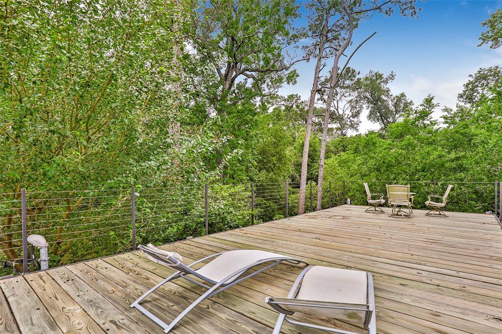This is a party deck on top of the workshop.