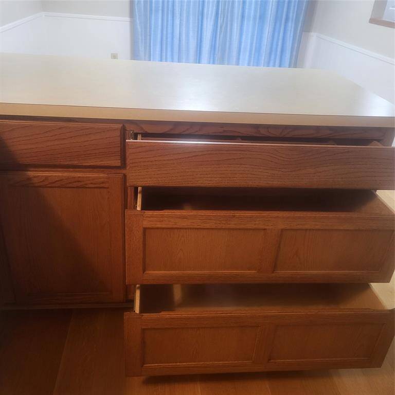 Kitchen cabinet