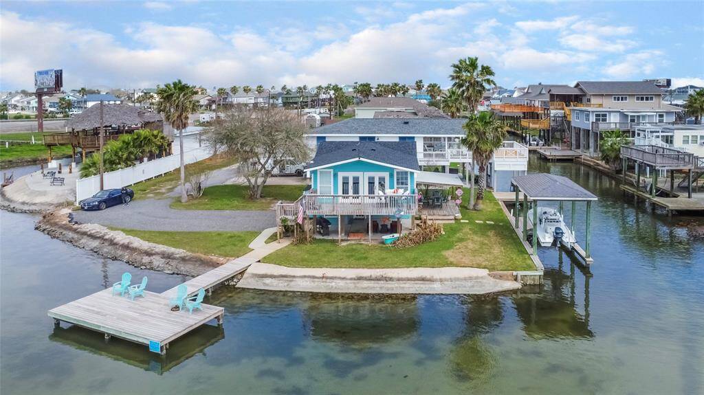 Great Home on Point Lot with Incredible Views and Oversized lot!