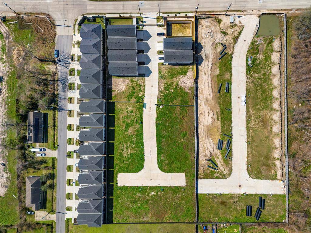 Bird’s-eye view of this thriving development, showcasing completed modern homes alongside prime lots ready for new construction. A fantastic opportunity in a growing community with excellent accessibility.