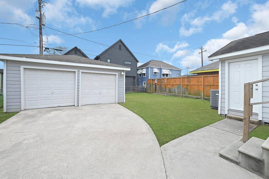 The best part of this home is the breakfast nook, overlooking the backyard. There is nothing better than waking up in the morning, drinking a cup of coffee while looking out onto the backyard from this spot in the house.