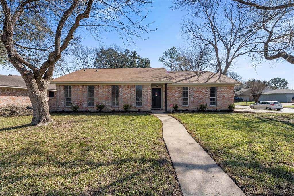 Great corner lot waiting for its new owner!