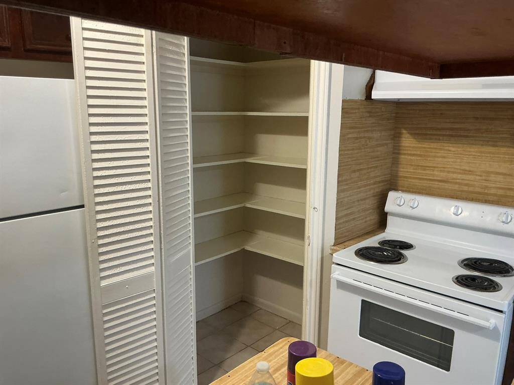 Unit B Stove and walkin pantry