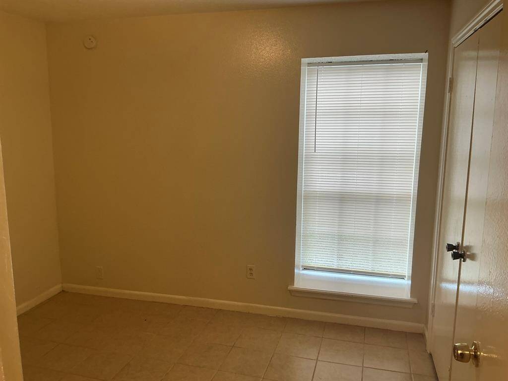 Unit B bedroom 2