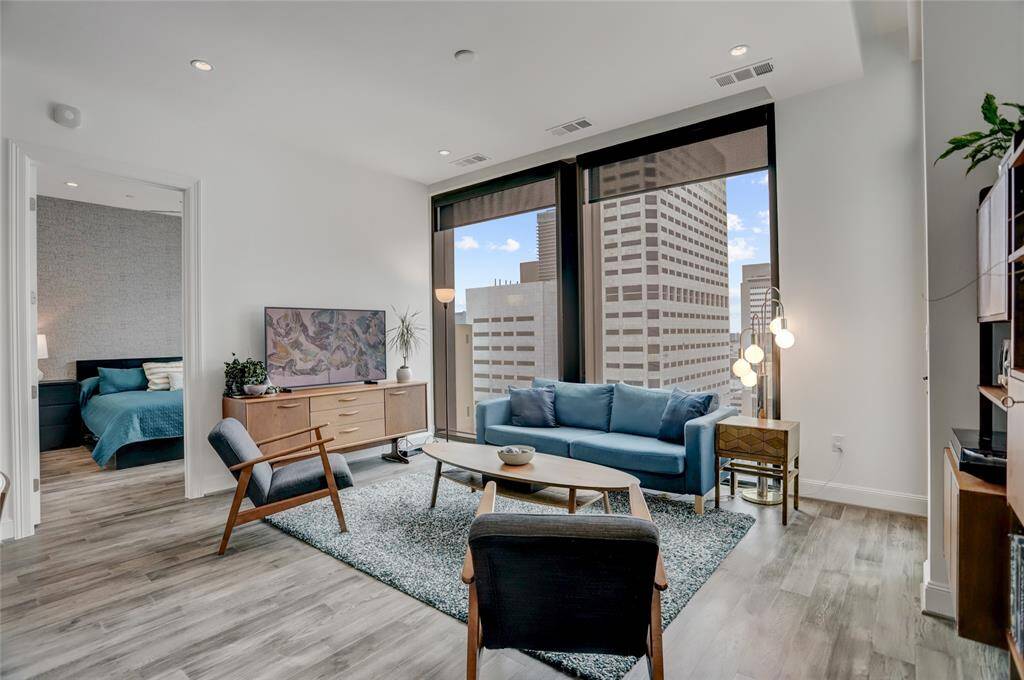 Welcome to Unit 1407. As you step into the living space, you’re immediately greeted by stunning floor-to-ceiling windows that offer captivating views of Downtown. The expansive windows flood the room with natural light, creating an inviting atmosphere. The open layout flows effortlessly, providing the perfect space for entertaining guests while maintaining a sense of comfort and elegance.