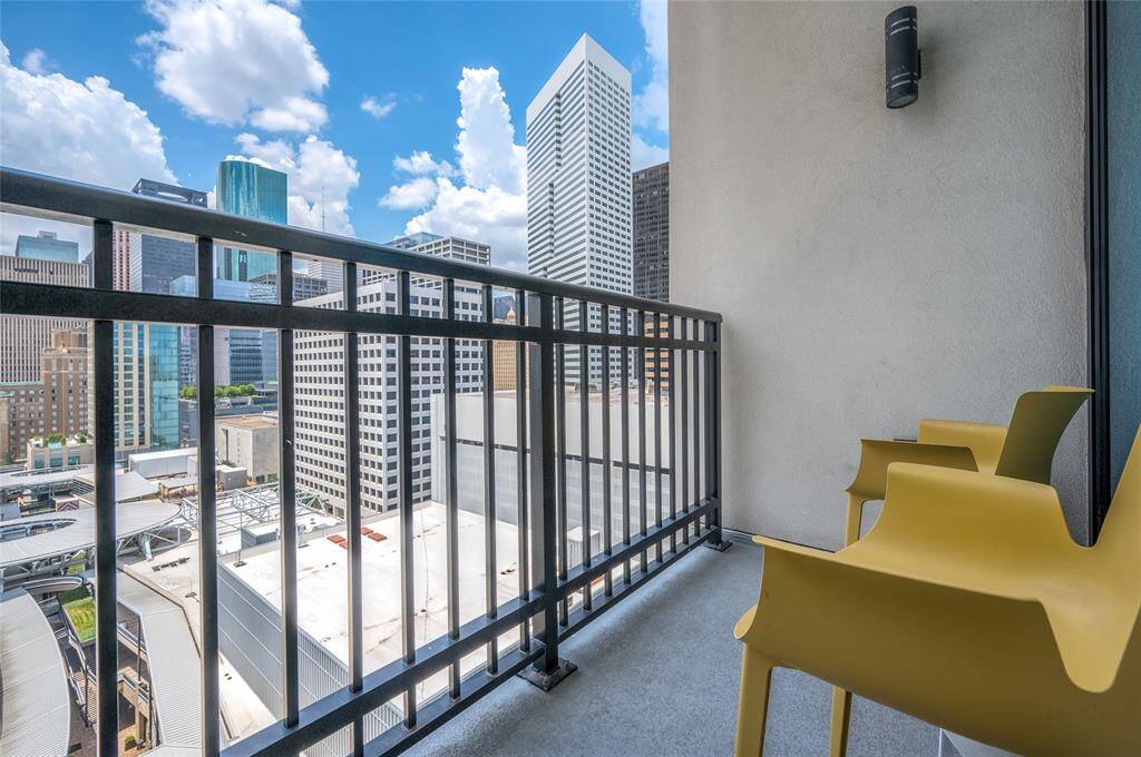 The private balcony offers a peaceful retreat with plenty of space to set up a chair or two and enjoy the stunning views. It’s an ideal spot for relaxing, whether you’re sipping your morning coffee or unwinding at the end of the day, all while taking in the city skyline.