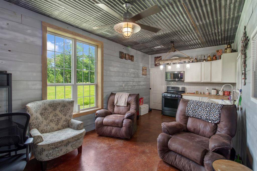 2bed/1bath apartment under carport