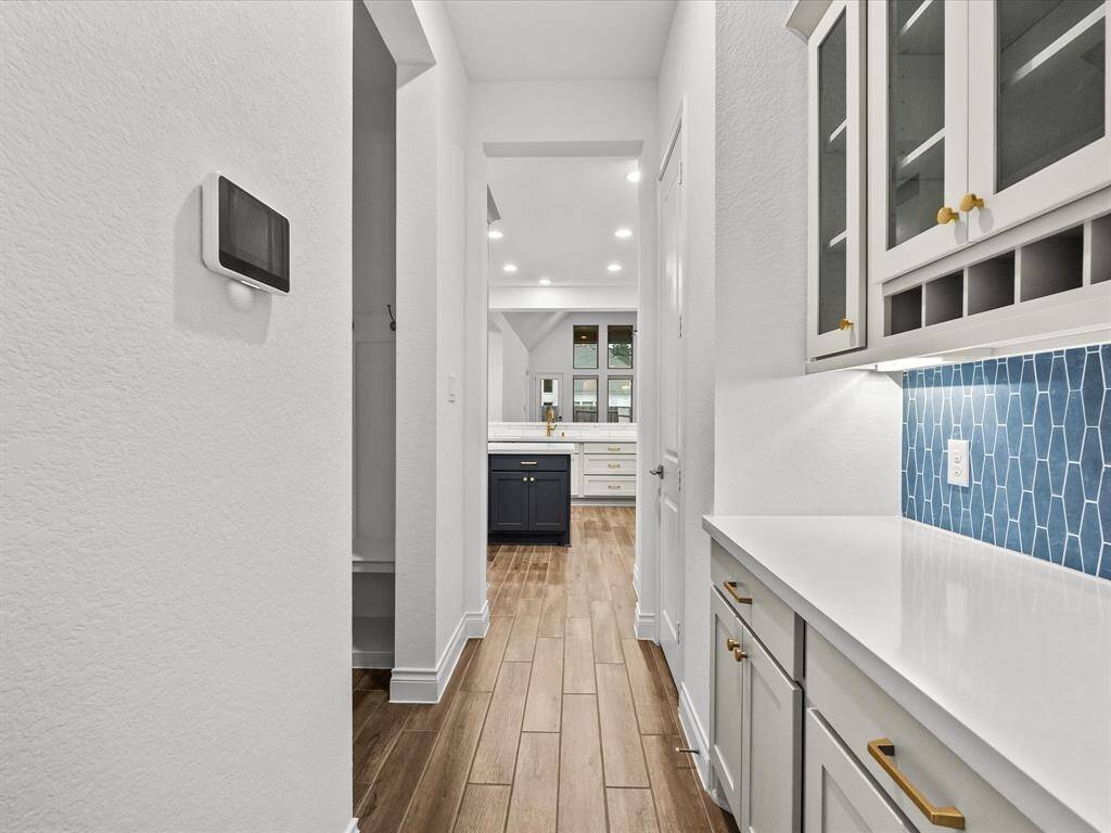 Dry Bar Between Formal dinning & Kitchen.