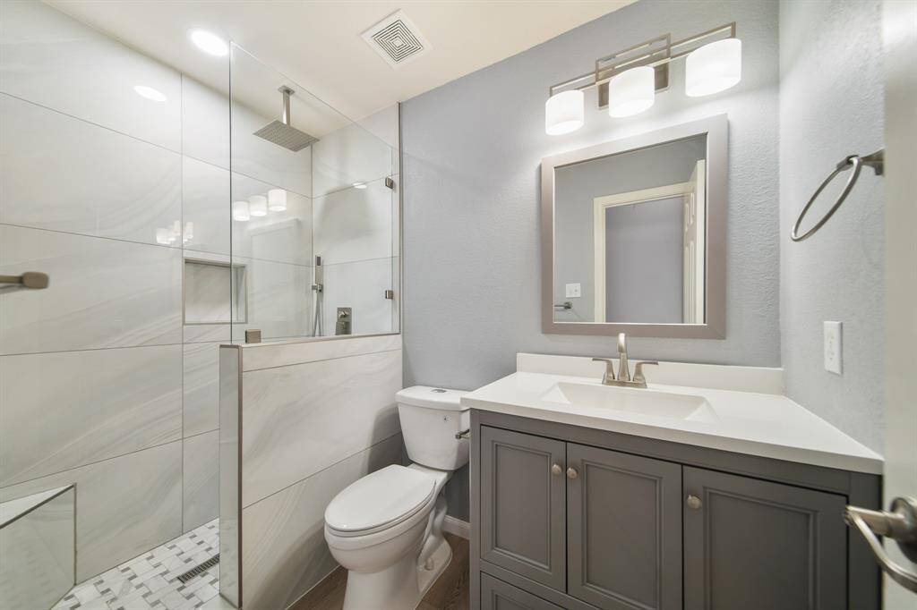 Second full bathroom upstairs.