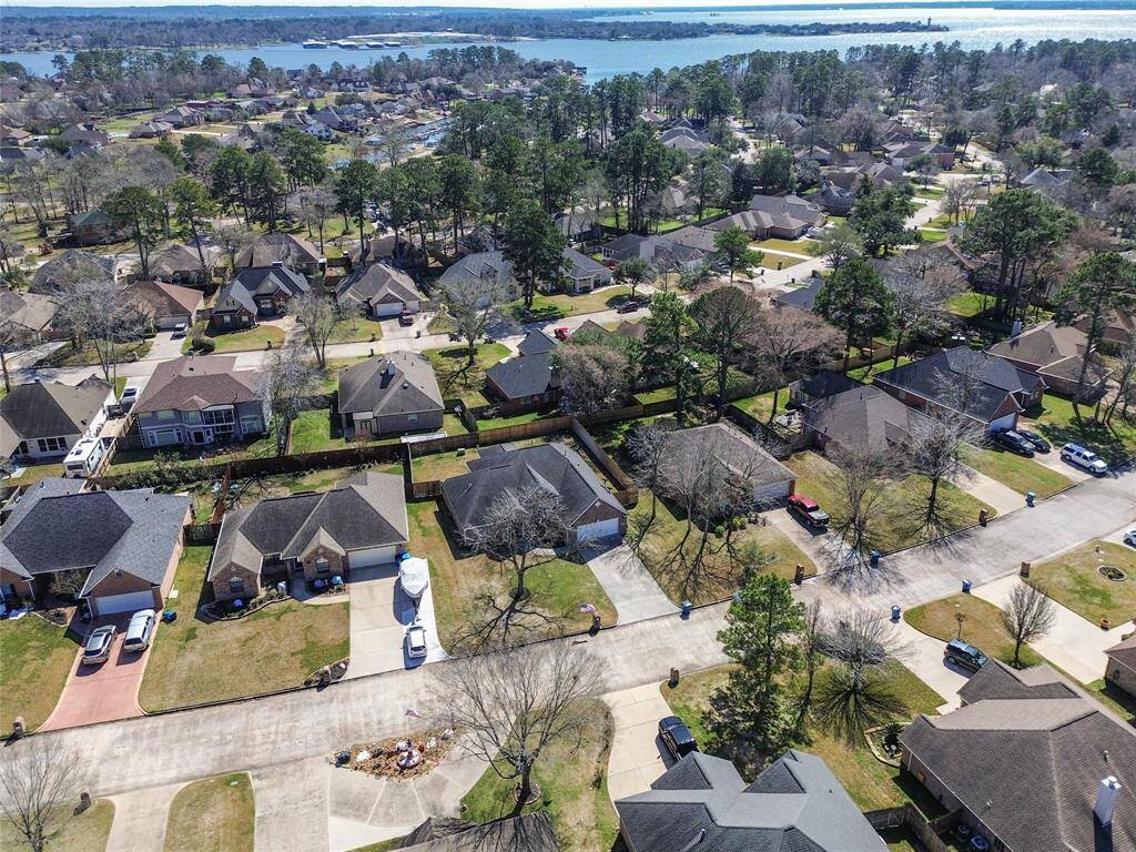 Proximity of the home to Lake Conroe. Point Aquarius offers a neighborhood boat ramp to access Lake Conroe.