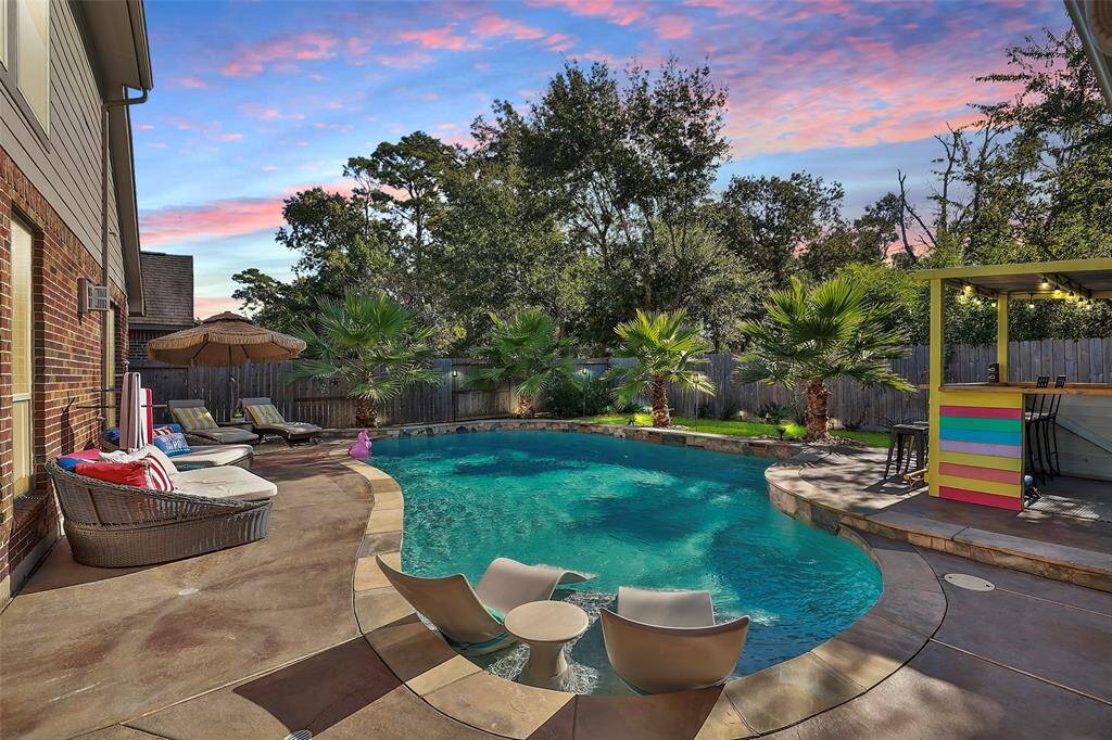 This beautiful home in the prestigious community of Tuscany, is MOVE-IN ready just in time for the upcoming summer season!