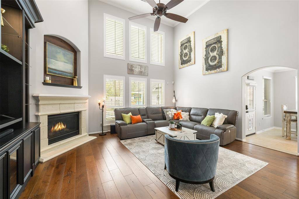The heart of the home is this spacious and comfortable Den, with 6 oversized windows providing abundant natural light and backyard views of the sparkling pool and trees. Premium features include the adjustable plantation shutters, 18’ high ceilings with crown molding, rich wide-plank flooring and a cast stone fireplace with mantle and Heatilator brand gas log fireplace insert.
