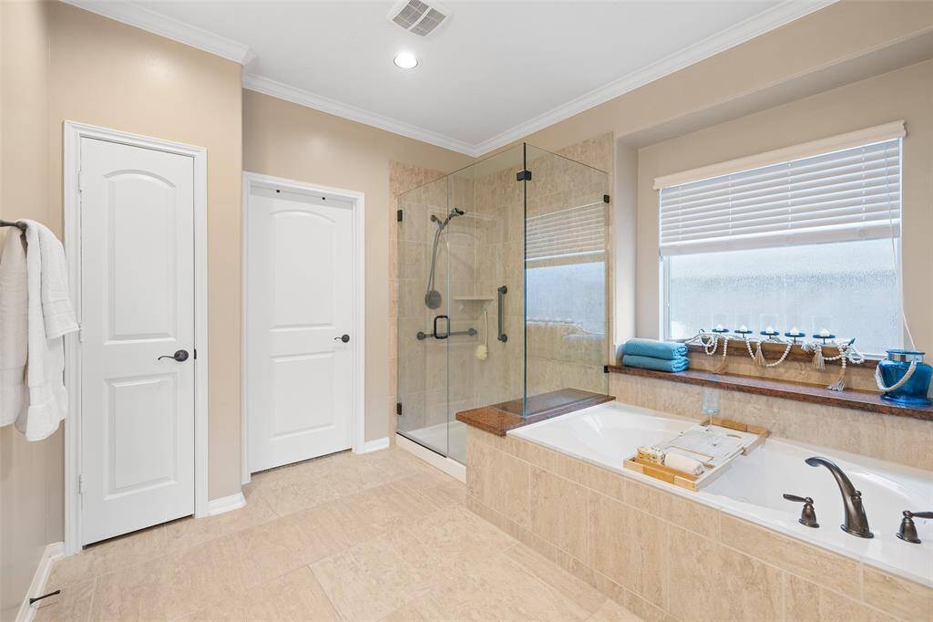 Whether you enjoy a quick, hot shower or long, relaxing soak in a jetted tub, this ensuite offers you ther luxury of both.