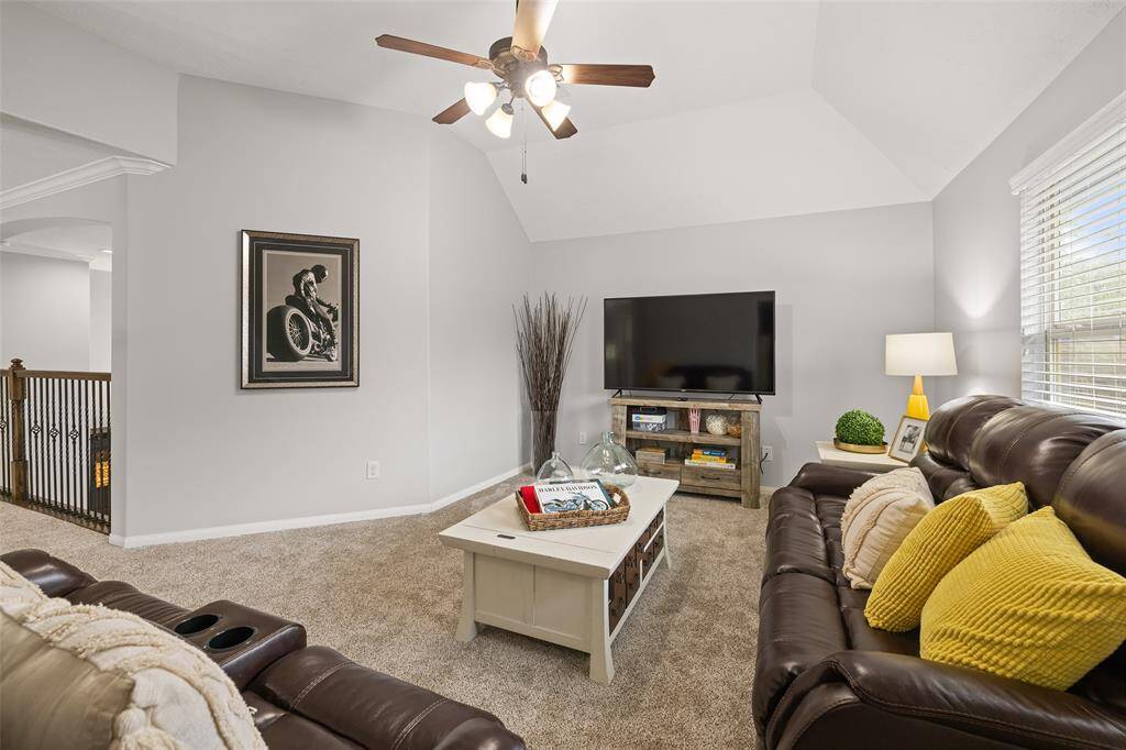 Regardless of how you use this "flex-space" you will appreciate the natural light, ceiling fan and large walk-in closet for storing holiday decor, gaming consoles, board games, guest luggage and more.