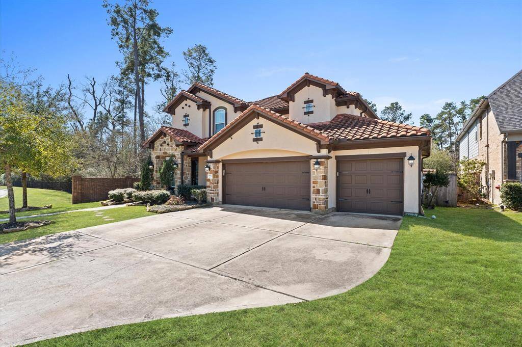 The 3 car garage can accommodate your cars, trucks, or motorcycles with ease.