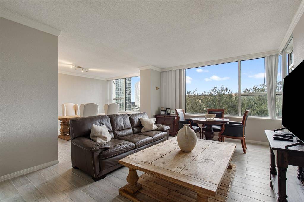 Neutral tones, treetop views and tiled floors.