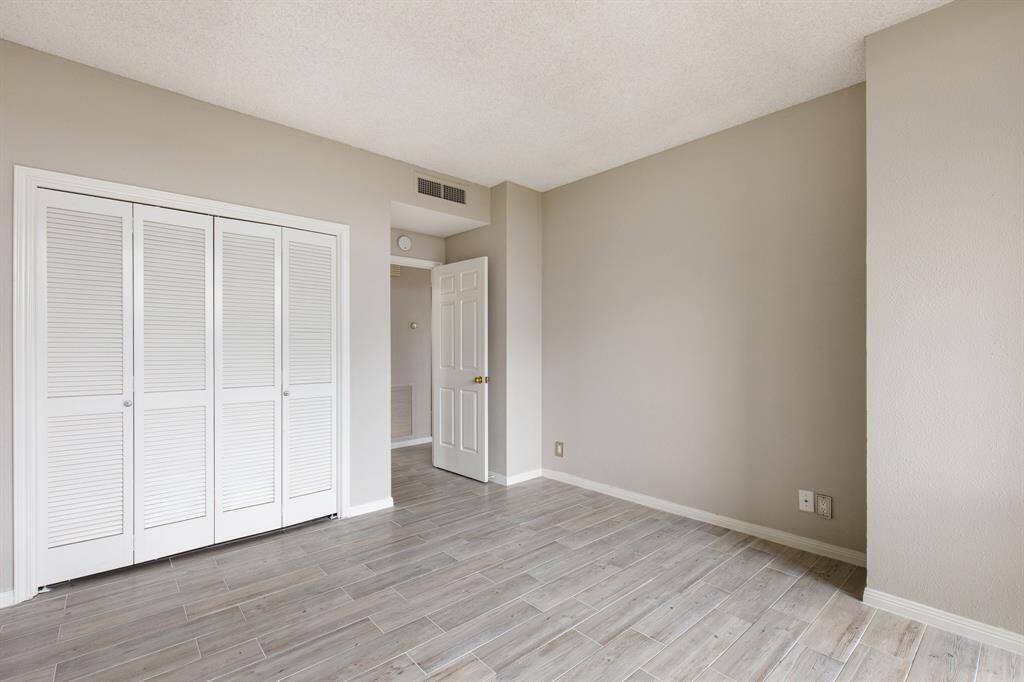 Second bedroom.