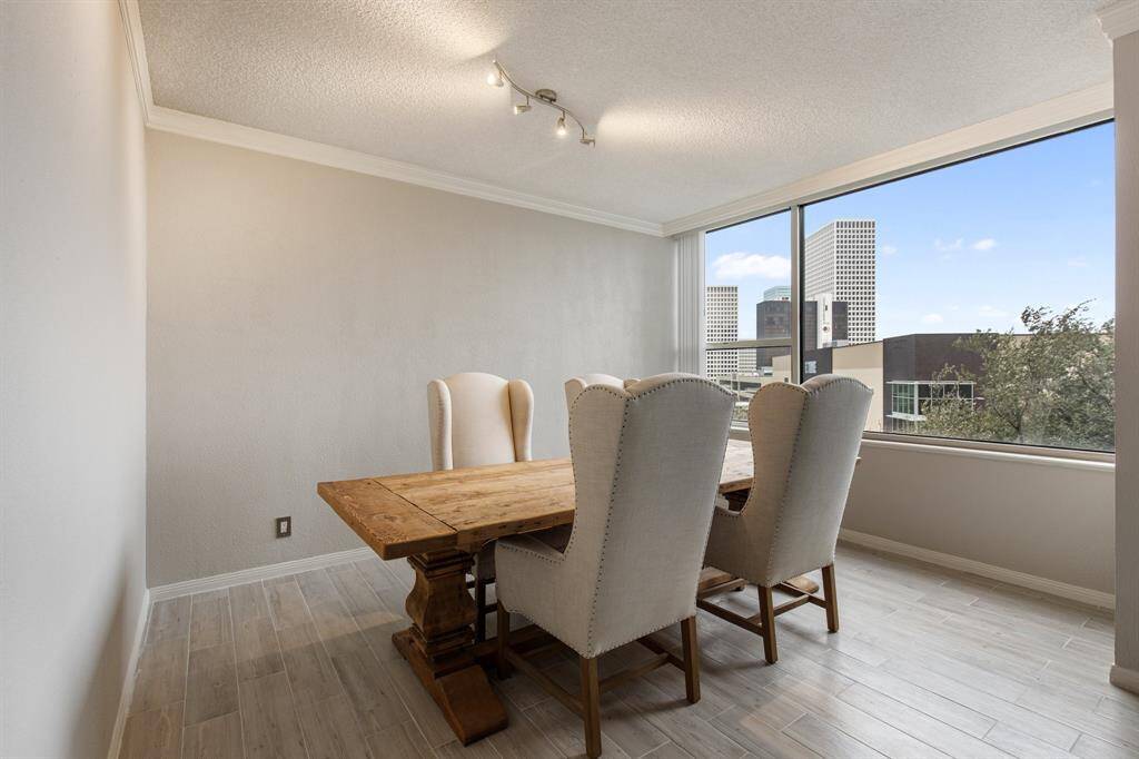 Dining room.