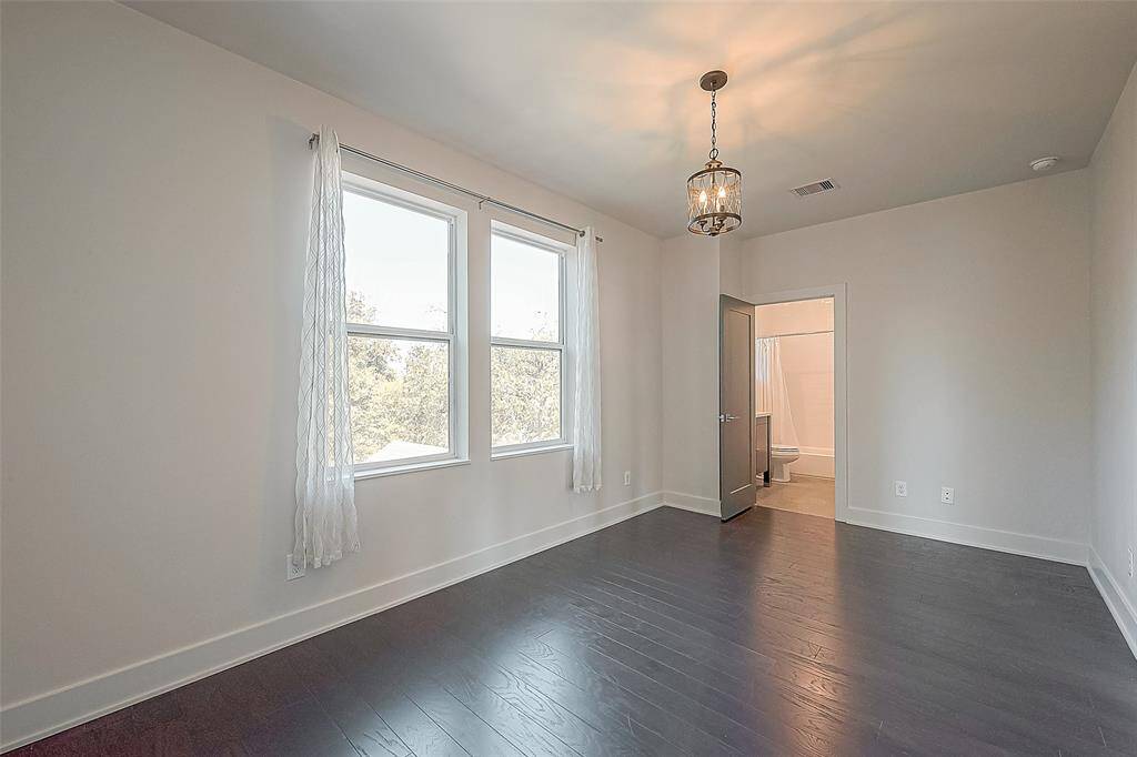 secondary bedroom on 3rd floor with bathroom