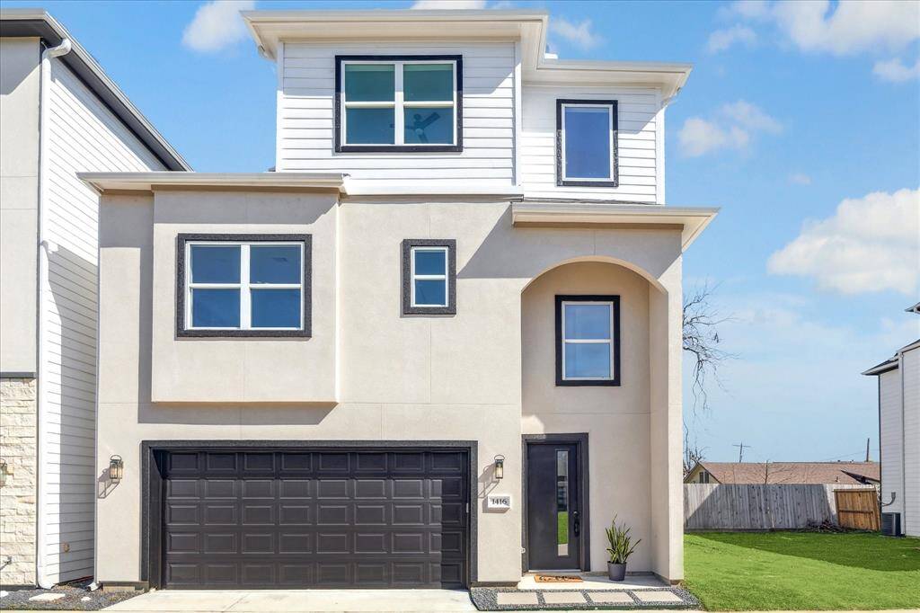 Three story, 3 bedroom, 2 1/2 bath and conveniently located in the heart of Oak Forest. Large two car garage with an upgraded epoxy floor finish!