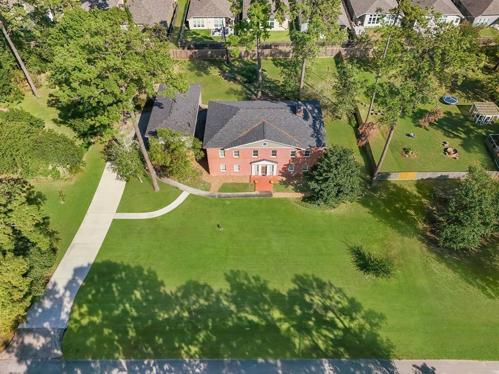 Beautiful lot and log driveway