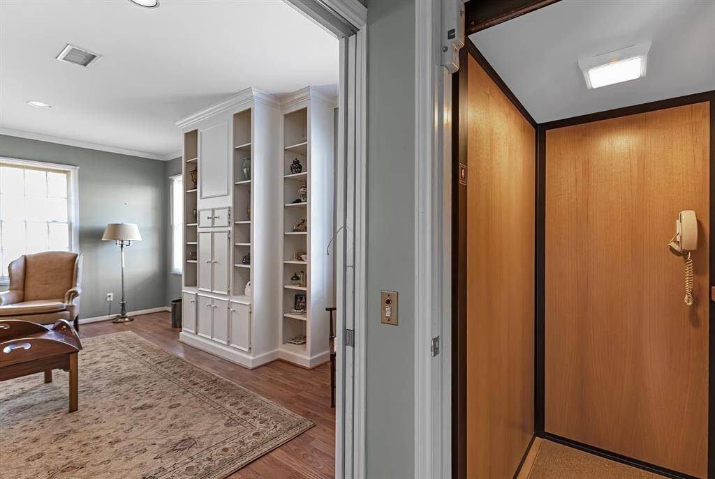Elevator entering the garage apartment
