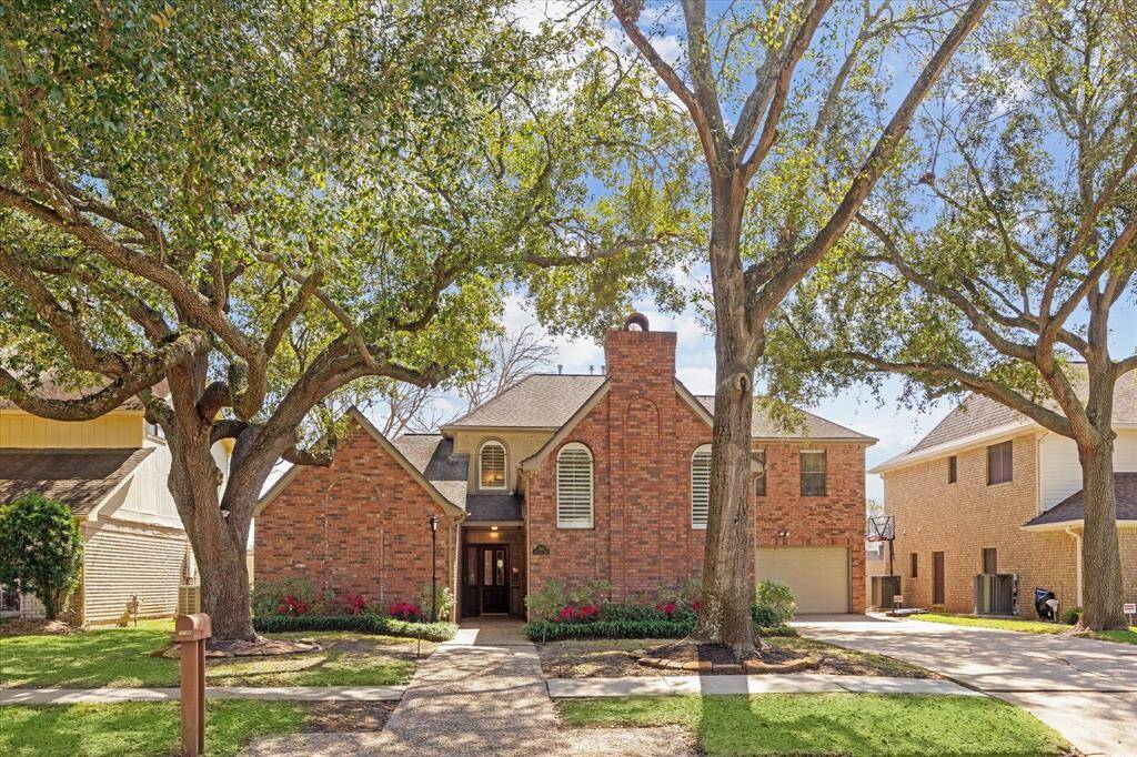 Stately two story in the heart of Sugar Land offering both elegance and convenience. Situated in the welcoming neighborhood of Sugarwood and close proximity to freeways, shopping and restaurants.