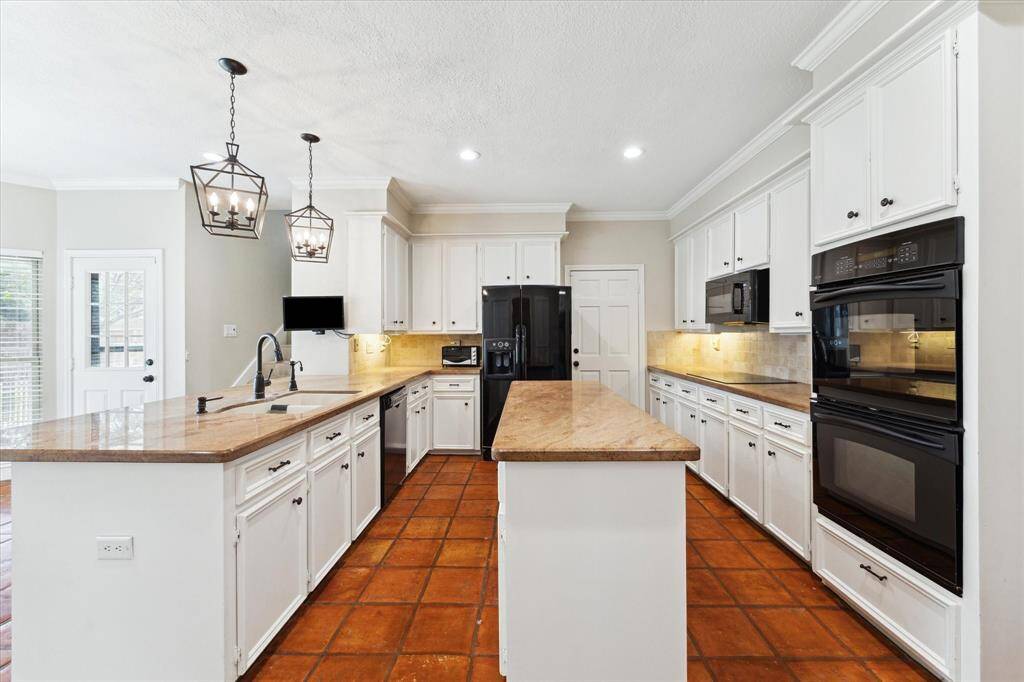 Talk about counterspace and cabinets. This has been designed for functionality and convenience. You can be organized and entertain seamlessly.