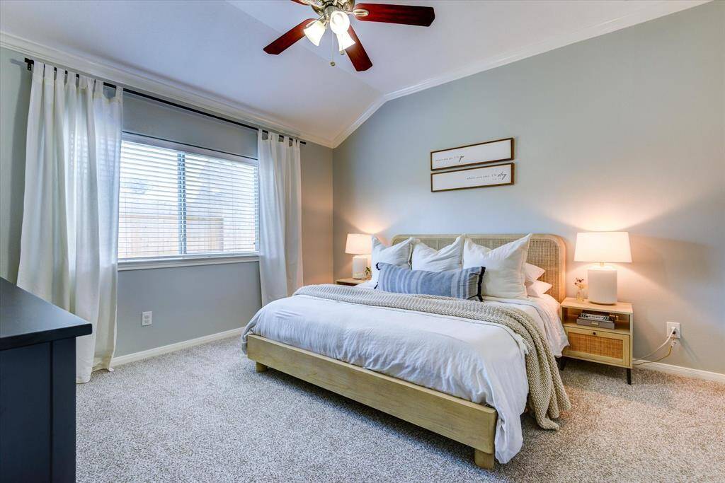 Primary bedroomhas high ceilings and large windows!