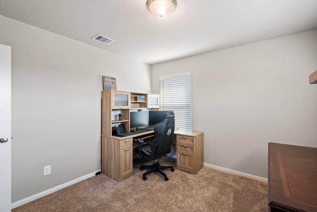 Third bedroom perfect for an office or bedroom.